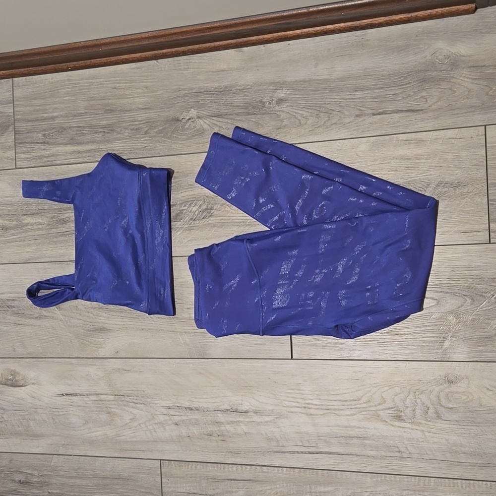 Calia set periwinkle with shimmer tiger stripes. Both size medium